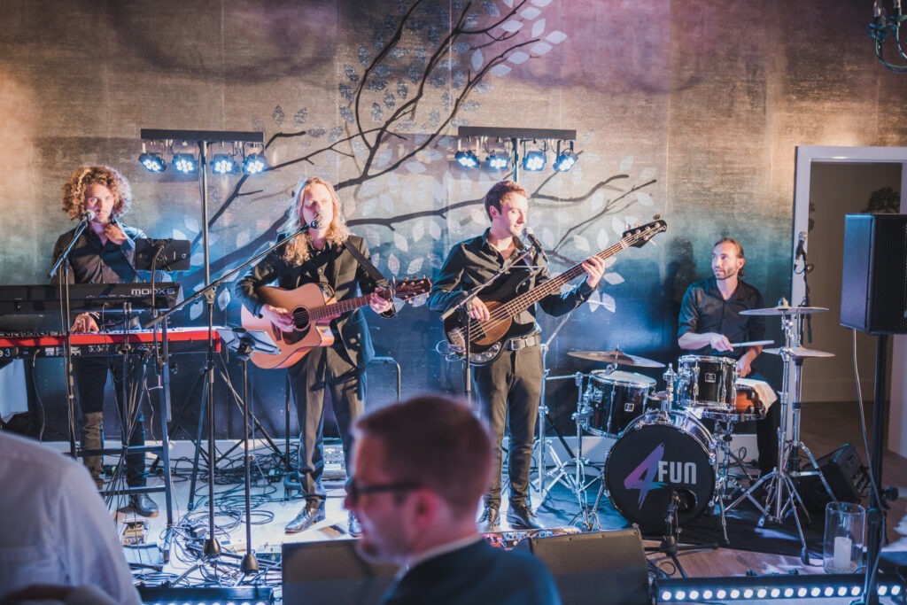 4 fun Band spielt im Bootshaus zu einer Hochzeit