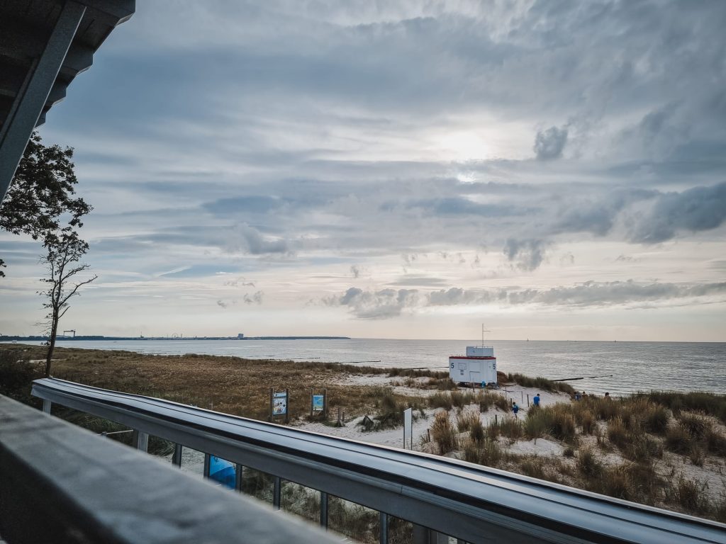 Blaue Boje Blick vom Balkon nach Warnemünde